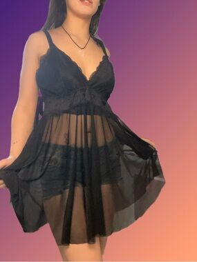 Elegant Black Lace Chemise